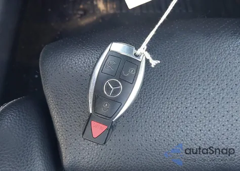 2015 Mercedes-Benz C 300 4Matic из США, поврежденный, VIN 55SWF4KBXFU028833